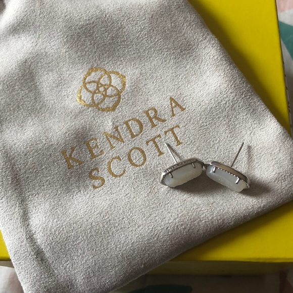 NWOT super cute Kendra Scott earrings - Picture 2 of 5